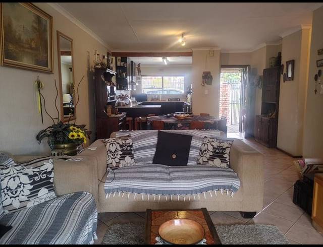 2 BEDROOM TOWNHOUSE FOR SALE IN WILRO PARK